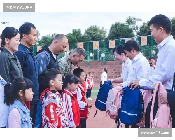 楚雄赛段志愿者坚守补给站 15小时服务背后的坚韧与奉献 楚雄赛段志愿者坚守补给站 15小时服务背后的坚韧与奉献